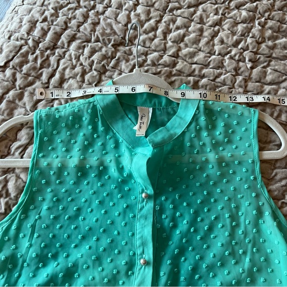 New Tower thin green sleeveless top, size medium - Picture 5 of 8